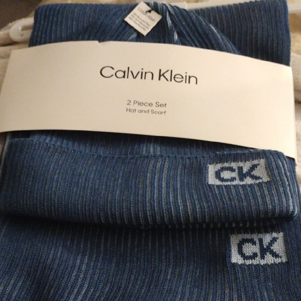 Calvin Klein Navy Ribbed Hat and Scarf Set with CK Logo - Great Gift 🎁.